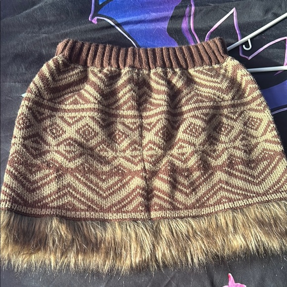 Brown Patterned Skirt with Faux Fur Trim - Picture 3 of 3